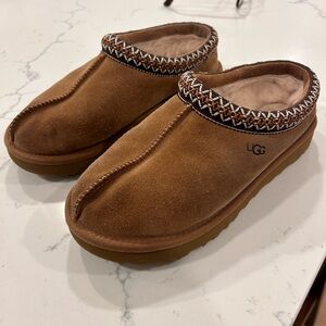 UGG - Tasman Slipper, Chestnut Women’s size 7